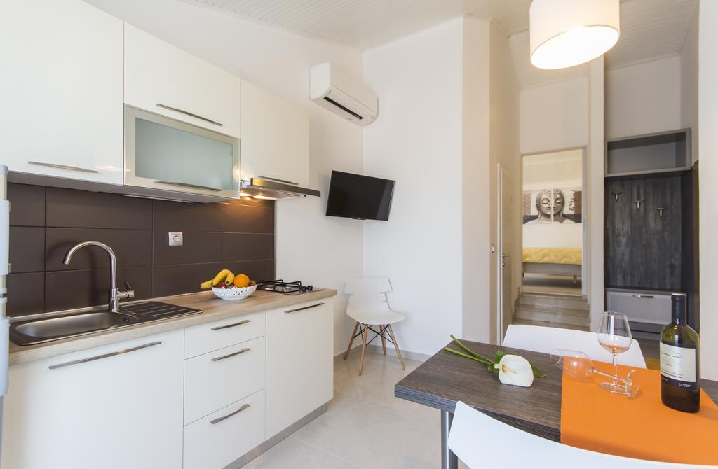 Alison Apartments Premantura Esterno foto